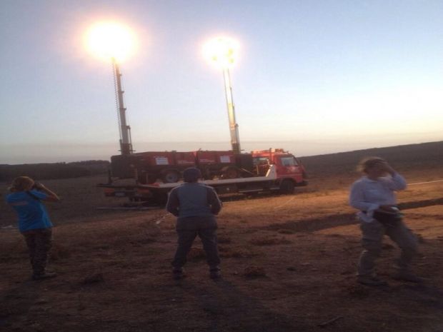 mont-and-rsquo-e-prama-pili-installa-i-fari-per-il-cantiere-barracciu-and-ldquo-gioca-al-piccolo-elettricista-and-rdquo