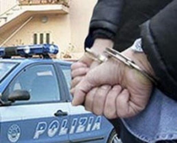 blitz-antidroga-a-is-mirrionis-un-giovane-in-manette