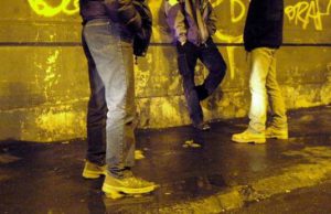 Attimi di paura a Nuoro: baby gang terrorizza famiglia bloccandola in casa via-garibaldi-donna-aggredita-da-baby-gang-nella-notte