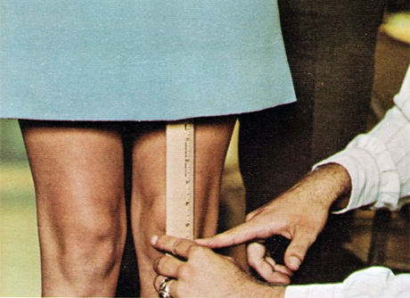 cartello-in-parrocchia-and-quot-niente-gonna-corta-o-sarete-cacciate-and-quot