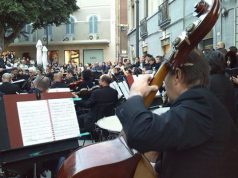 requiem-di-mozart-in-piazza-solidariet-and-agrave-del-teatro-lirico-ai-colleghi-romani-licenziati