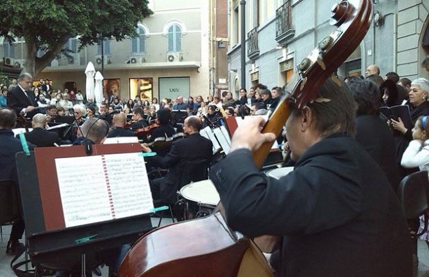 requiem-di-mozart-in-piazza-solidariet-and-agrave-del-teatro-lirico-ai-colleghi-romani-licenziati