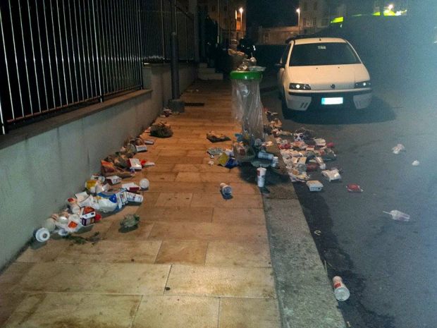 I “caddozzi” di via Bacaredda i-and-ldquo-caddozzi-and-rdquo-di-via-bacaredda-residenti-infuriati-and-laquo-scempio-e-incivilt-and-agrave-and-raquo
