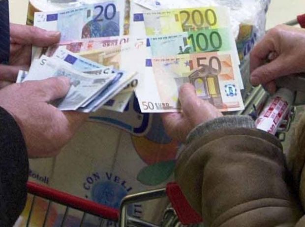 Si finge magistrato per truffare una sala giochi si-finge-magistrato-per-truffare-una-sala-giochi-nei-guai-una-donna