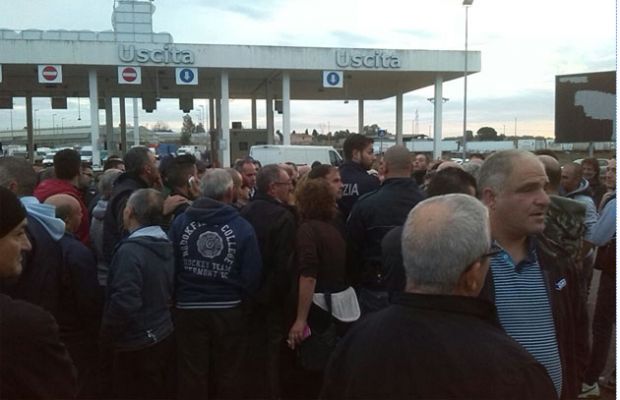 Rivolta al mercato di Sestu rivolta-al-mercato-di-sestu-gli-ambulanti-bloccano-l-and-rsquo-ingresso