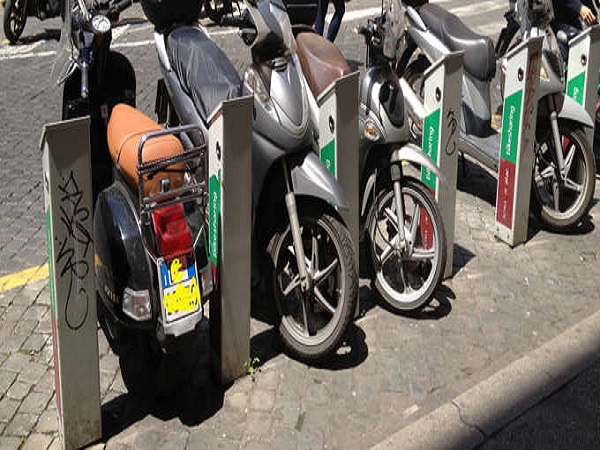s-and-igrave-della-giunta-arriva-in-citt-and-agrave-lo-scooter-sharing