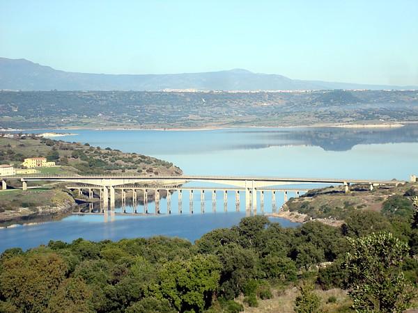 “Stop esercitazioni a fuoco nel lago Omodeo” and-ldquo-stop-esercitazioni-a-fuoco-nel-lago-omodeo-and-rdquo-sabato-manifestazione-a-zuri