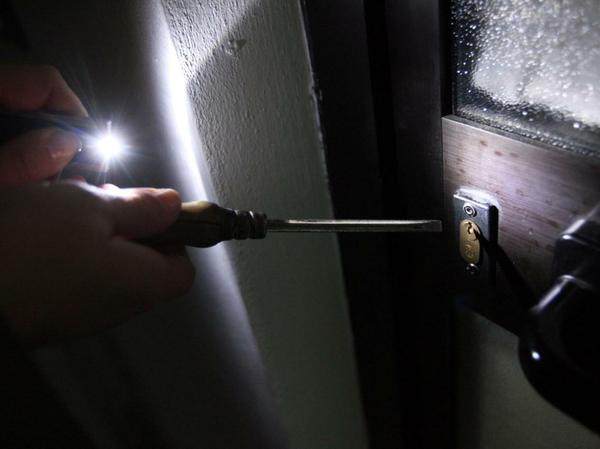 I “ladri delle scuole” colpiscono ancora. Blitz in via Nievo a Quartucciu i-and-ldquo-ladri-delle-scuole-and-rdquo-colpiscono-ancora-blitz-in-via-nievo-a-quartucciu