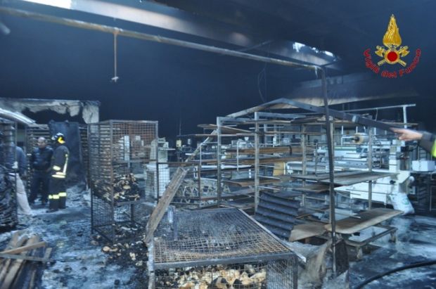 rogo-a-nuoro-capannone-distrutto-in-ginocchio-fensek-la-storica-azienda-di-pane-e-brioche