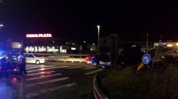 auto-si-ribalta-sull-asse-mediano-ricoverati-al-brotzu-una-donna-e-il-figlio-traffico-in-tilt