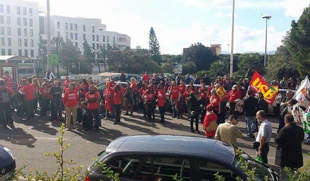 lavoratori-meridiana-akhela-e-rosmary-in-marcia-occupata-viale-trento