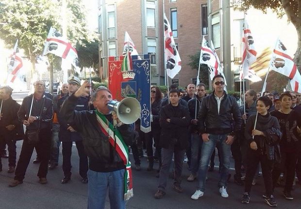 da-domusnovas-a-cagliari-in-marcia-per-il-lavoro-and-ldquo-fateci-sfruttare-il-nostro-territorio-and-rdquo