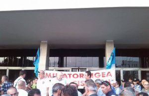 igea-esplode-la-rabbia-dirigente-della-regione-bloccato-nell-and-rsquo-auto-e-and-ldquo-salvato-and-rdquo-dalla-polizia