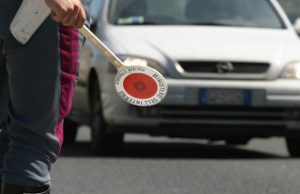 contromano-per-5km-sulla-ss131-panico-tra-gli-automobilisti