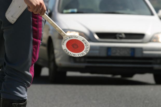 contromano-per-5km-sulla-ss131-panico-tra-gli-automobilisti
