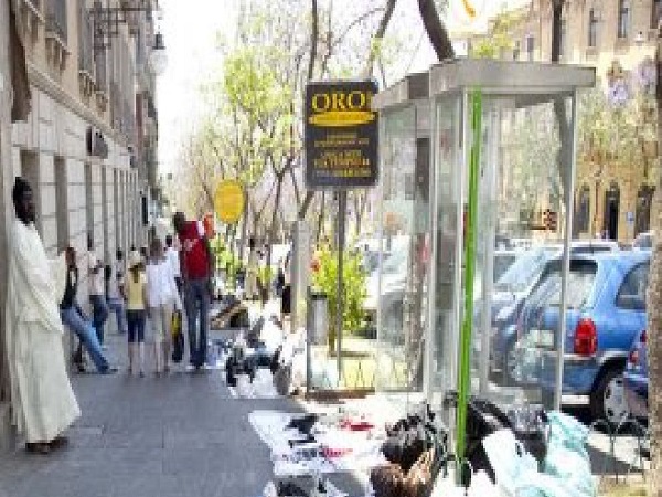Giubbotti giubbotti-borsette-e-portafogli-falsi-maxi-sequestro-tra-largo-carlo-felice-e-via-roma