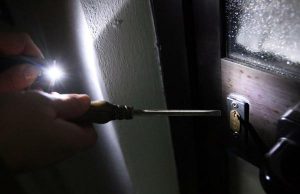 Sant’Antioco, topi d’appartamento in azione, 10 mila euro il bottino sant-and-rsquo-antioco-topi-d-and-rsquo-appartamento-in-azione-10-mila-euro-il-bottino