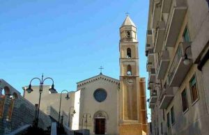 blitz-antidroga-bloccate-le-via-di-fuga-in-piazza-sant-and-rsquo-eulalia-spacciatore-in-manette