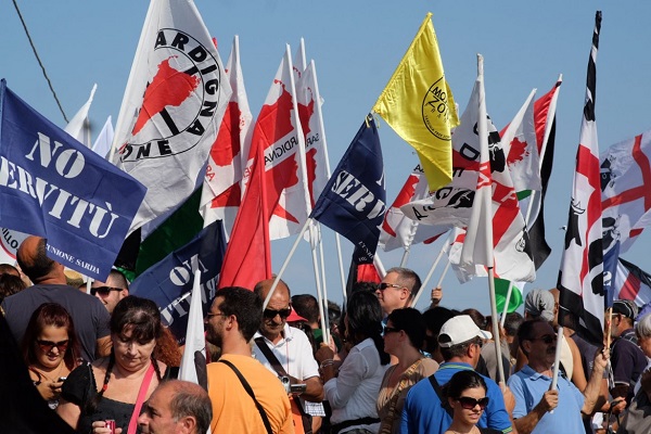 “No basi” and-ldquo-no-basi-and-rdquo-sabato-manifestazione-pacifista-in-viale-trento