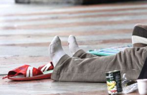 Senzatetto muore nel sonno soffocato dal fumo del fuoco acceso per scaldarsi senzatetto-muore-nel-sonno-soffocato-dal-fumo-del-fuoco-acceso-per-scaldarsi