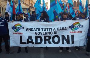 sciopero-voli-cancellati-e-traffico-aereo-in-tilt-disagi-in-citt-and-agrave-per-il-corteo