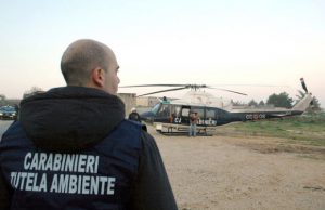 Eternit, vernici e diluenti: maxi discarica abusiva in un complesso turistico eternit-vernici-e-diluenti-maxi-discarica-abusiva-in-un-complesso-turistico