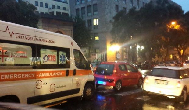 largo-carlo-felice-giovane-investita-sulle-strisce-traffico-al-rallenty