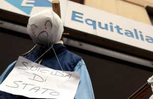 cartelle-pazze-equitalia-protesta-5-stelle-nell-and-rsquo-isola-and-ldquo-lo-scandalo-parte-da-qua-and-rdquo