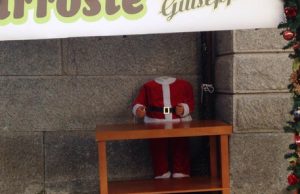 notte-brava-decapitato-pupazzo-di-babbo-natale-la-testa-trovata-nell-and-rsquo-auto-di-un-ventenne