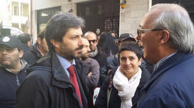 equitalia-la-mobilitazione-nazionale-dei-cinque-stelle-parte-da-cagliari