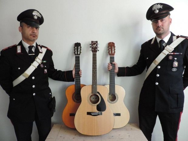 furto-alla-scuola-media-denunciato-anche-un-minore