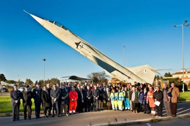 bazar-natalizio-di-beneficenza-a-decimomannu-consegnati-i-doni-dell-aeronautica-militare