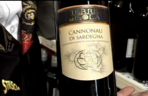 il-caso-cannonau-sardo-di-verona-con-la-sicilia-disegnata-nell-etichetta