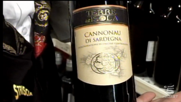 il-caso-cannonau-sardo-di-verona-con-la-sicilia-disegnata-nell-etichetta