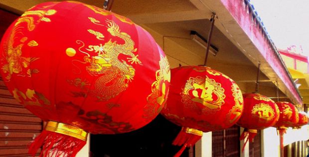 blitz-dei-nas-in-negozi-cinesi-sequestrati-giocattoli-luminarie-e-cosmetici