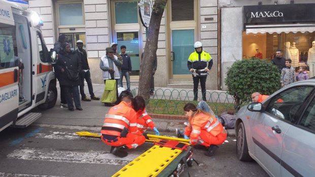 finisce-nel-sangue-rissa-tra-venditori-ambulanti-un-ferito