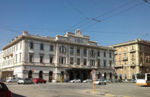 rapina-in-stazione-minacciano-la-dipendente-della-tabaccheria-e-fuggono-con-l-incasso