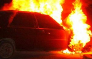 a-fuoco-l-auto-di-una-casalinga-ennesimo-raid-incendiario-a-selargius