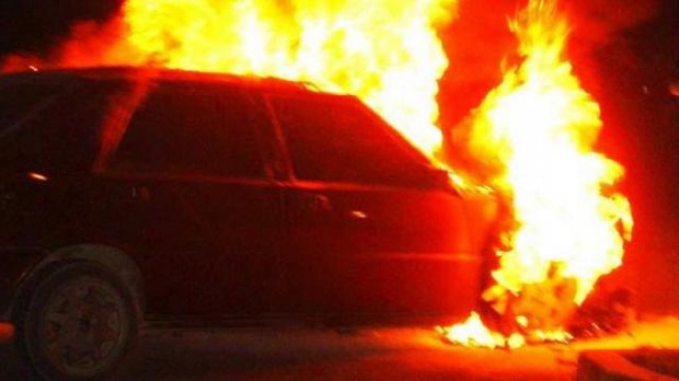 a-fuoco-l-auto-di-una-casalinga-ennesimo-raid-incendiario-a-selargius