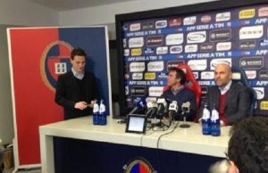 il-giorno-di-zola-a-assemini-gli-auguri-al-mister-della-torres-fermato-da-un-tumore