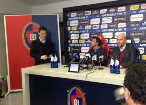 il-giorno-di-zola-a-assemini-gli-auguri-al-mister-della-torres-fermato-da-un-tumore