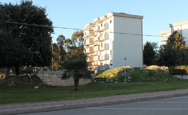 scavi-clandestini-e-vandali-i-ruderi-abbandonati-dell-and-rsquo-antica-chiesetta-di-is-mirrionis