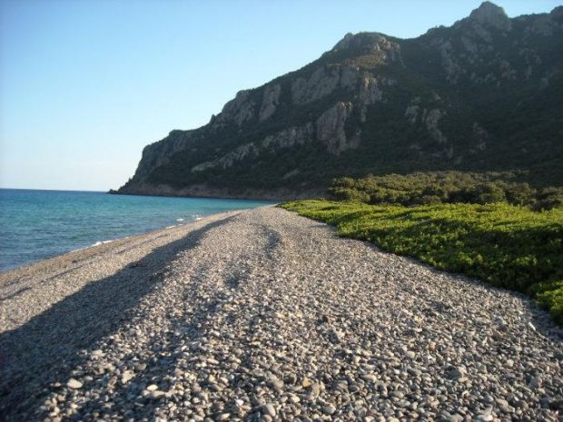 hotel-panoramico-a-gairo-e-125-bungalow-a-coccorrocci-via-ai-bandi-da-16-milioni-di-euro