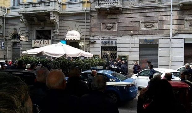rissa-tra-tifosi-di-cagliari-e-cesena-in-piazza-del-carmine-video
