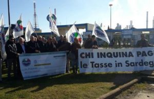 Sit in dei Riformatori alla Saras, “Accise sulla benzina restino in Sardegna” sit-in-dei-riformatori-alla-saras-and-ldquo-accise-sulla-benzina-restino-in-sardegna-and-rdquo
