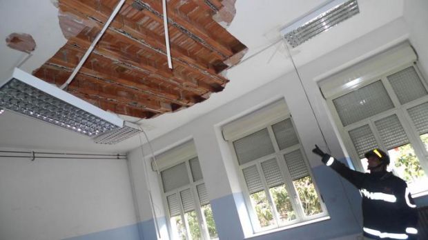 crolla-soffitto-del-liceo-a-casa-860-studenti