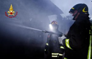 incendio-a-su-siccu-distrutta-una-barca