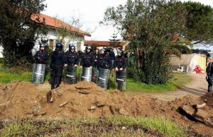 tensione-ad-arborea-famiglia-spanu-asserragliati-in-azienda-in-tre-cosparsi-di-benzina