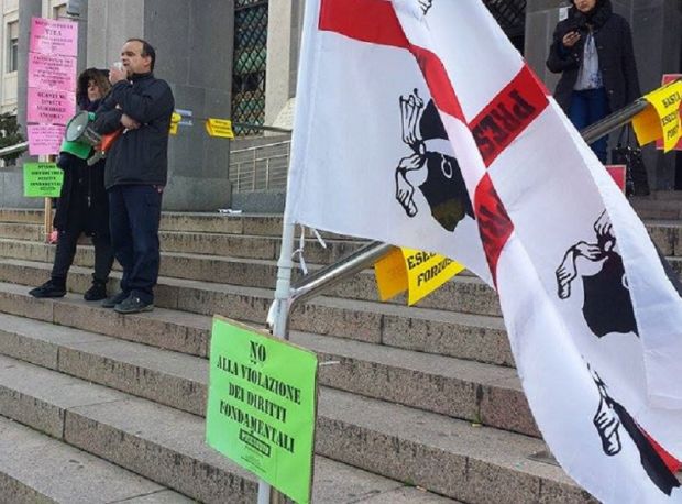 Blitz Arborea blitz-arborea-protesta-in-tribunale-and-ldquo-atto-guerriglia-stop-strozzinaggio-bancario-and-rdquo