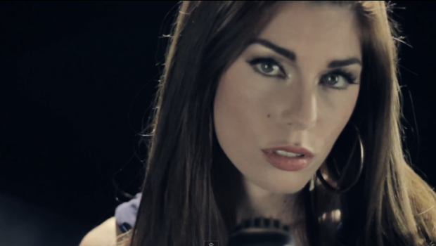 bianca-atzei-la-cantante-di-origini-sarde-sfida-i-big-a-sanremo